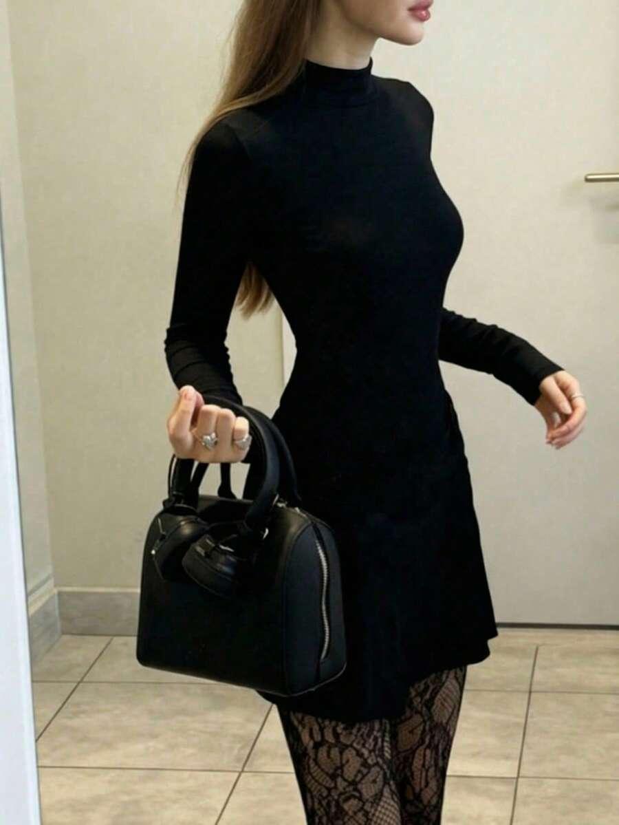 CZARNA MINI SUKIENKA