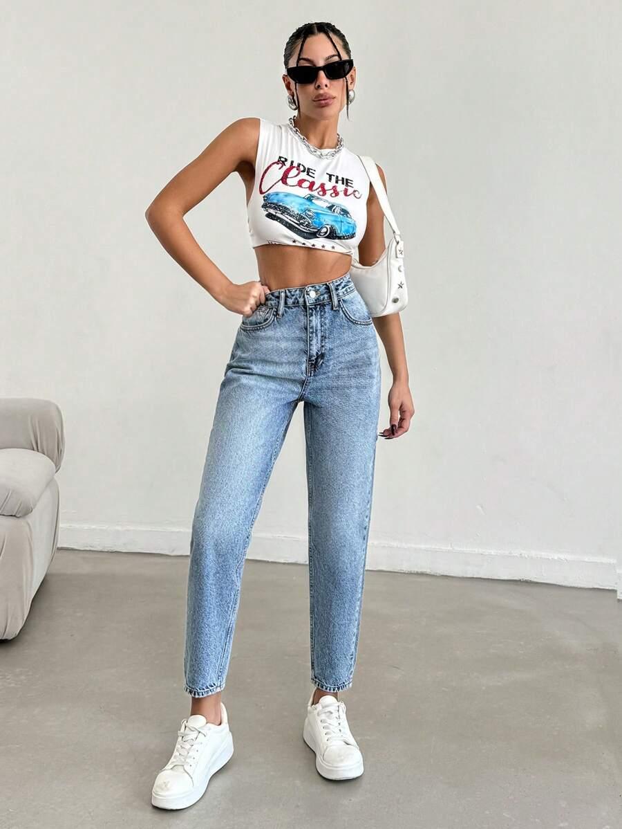 niebieskie spodnie jeans