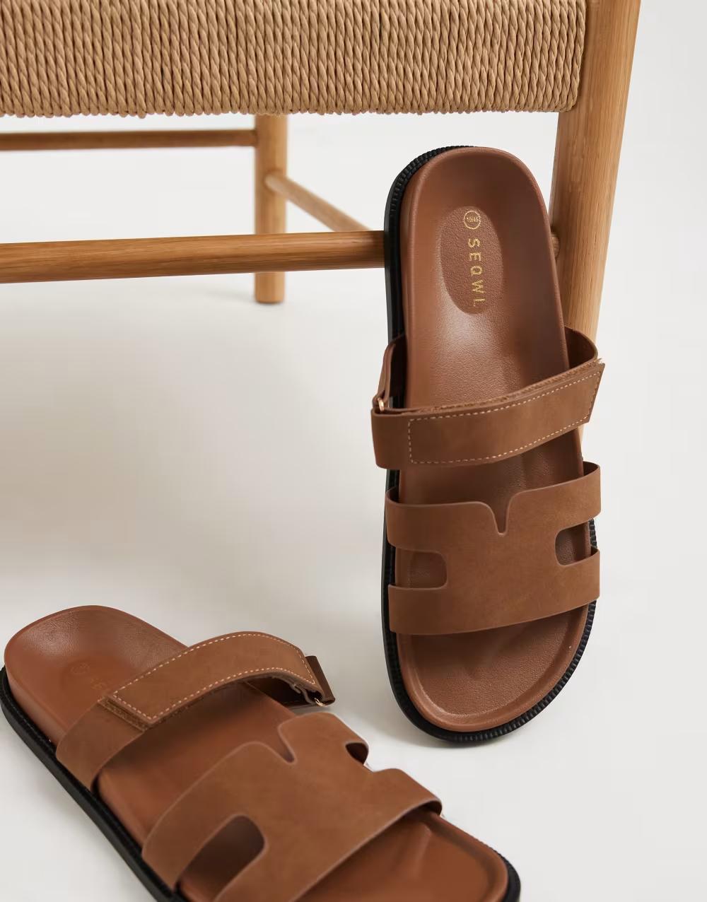 brązowe klapki casual