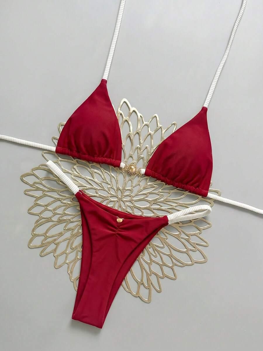 czerwona góra od bikini