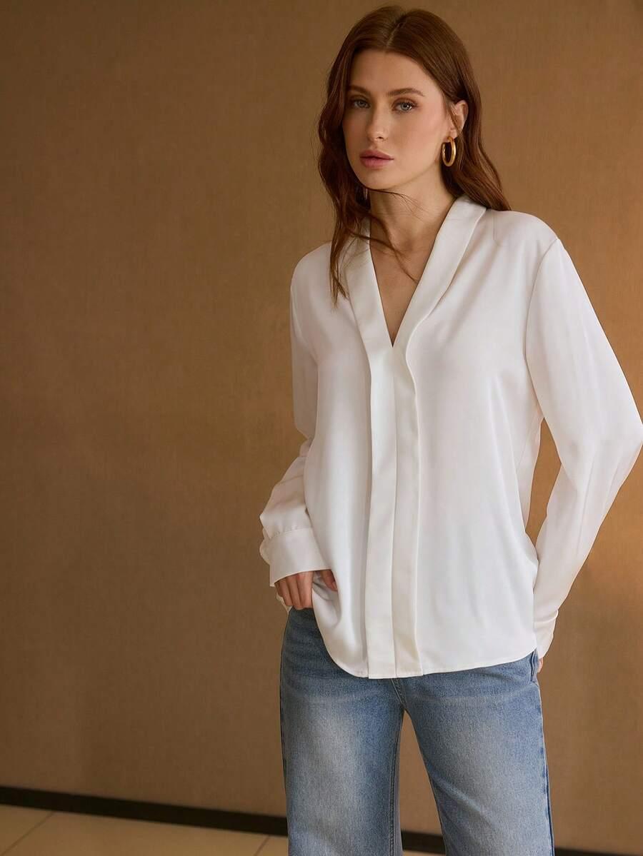 biała koszula v-neck