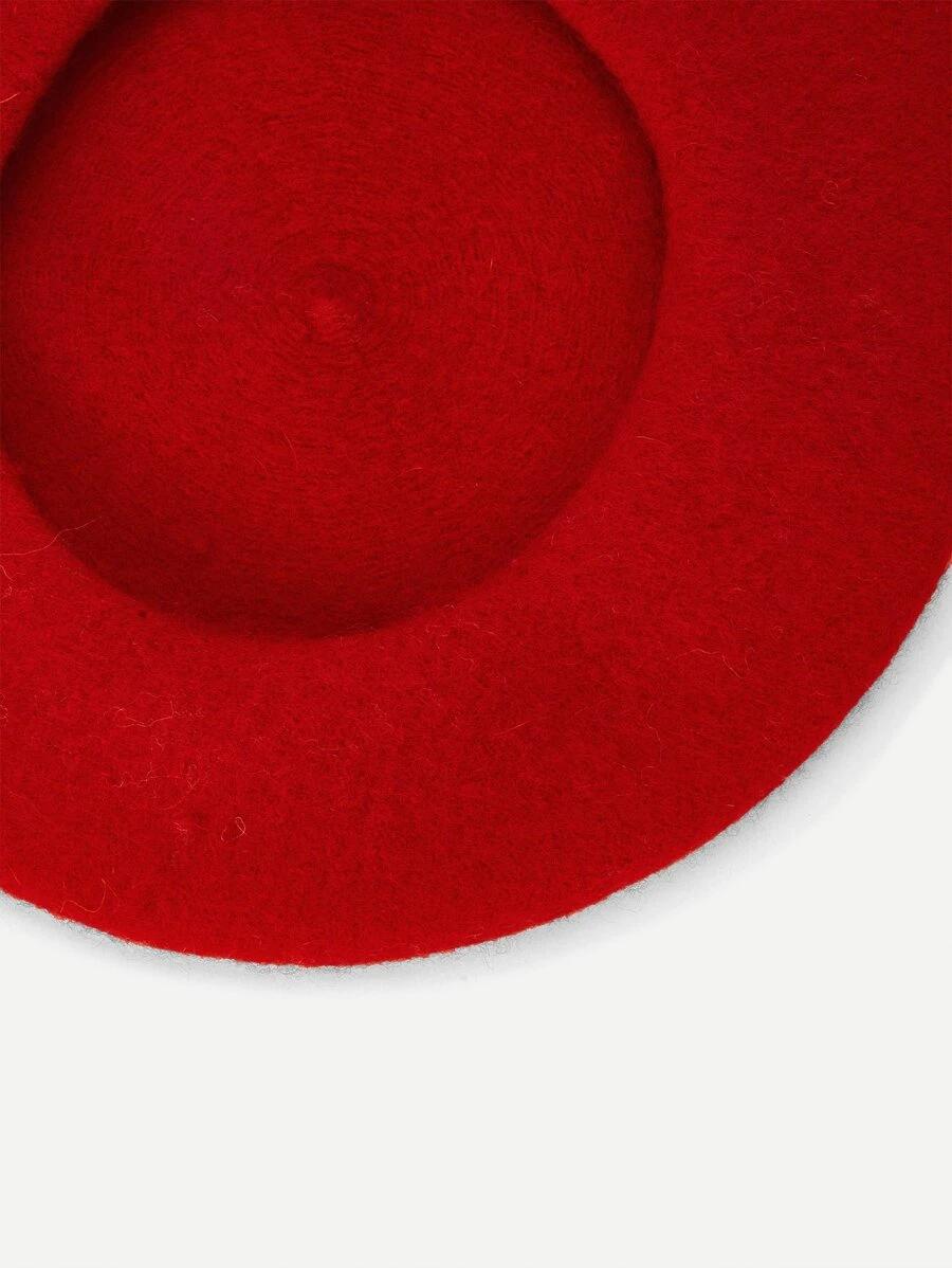 czerwony beret casual