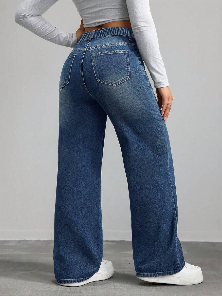 niebieskie spodnie jeans