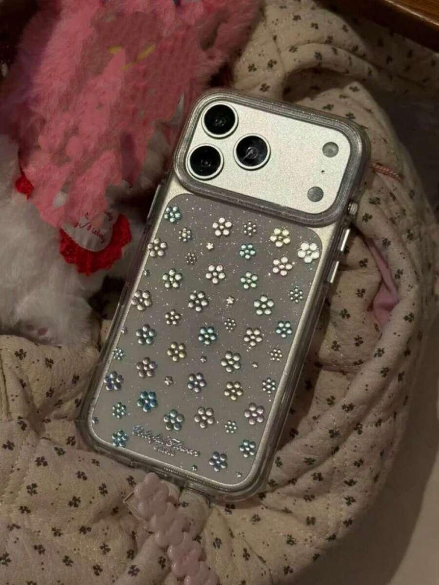 etui na telefon iphone 15 zdobienie
