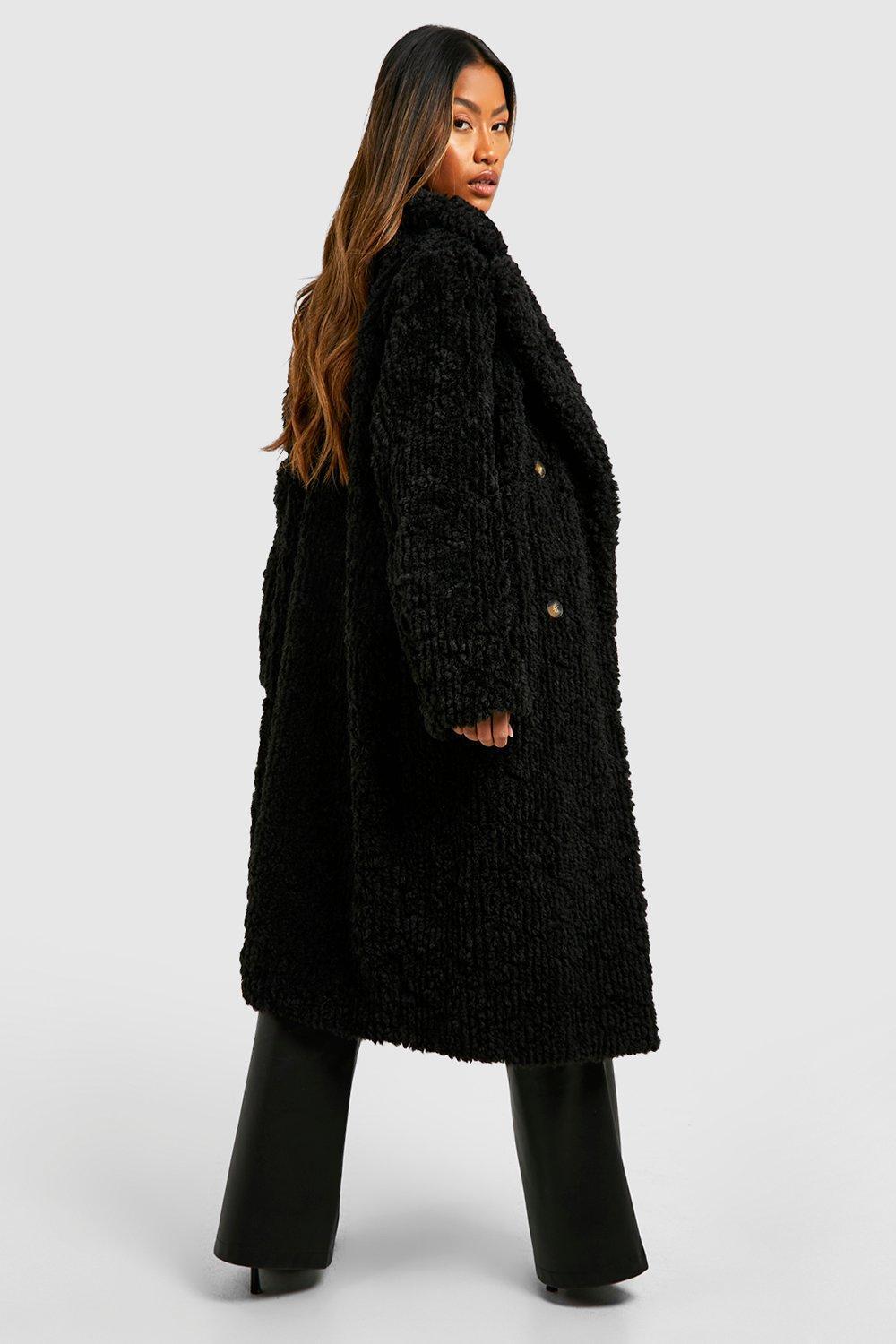 czarny dwurzędowy płaszcz futerko tekstura