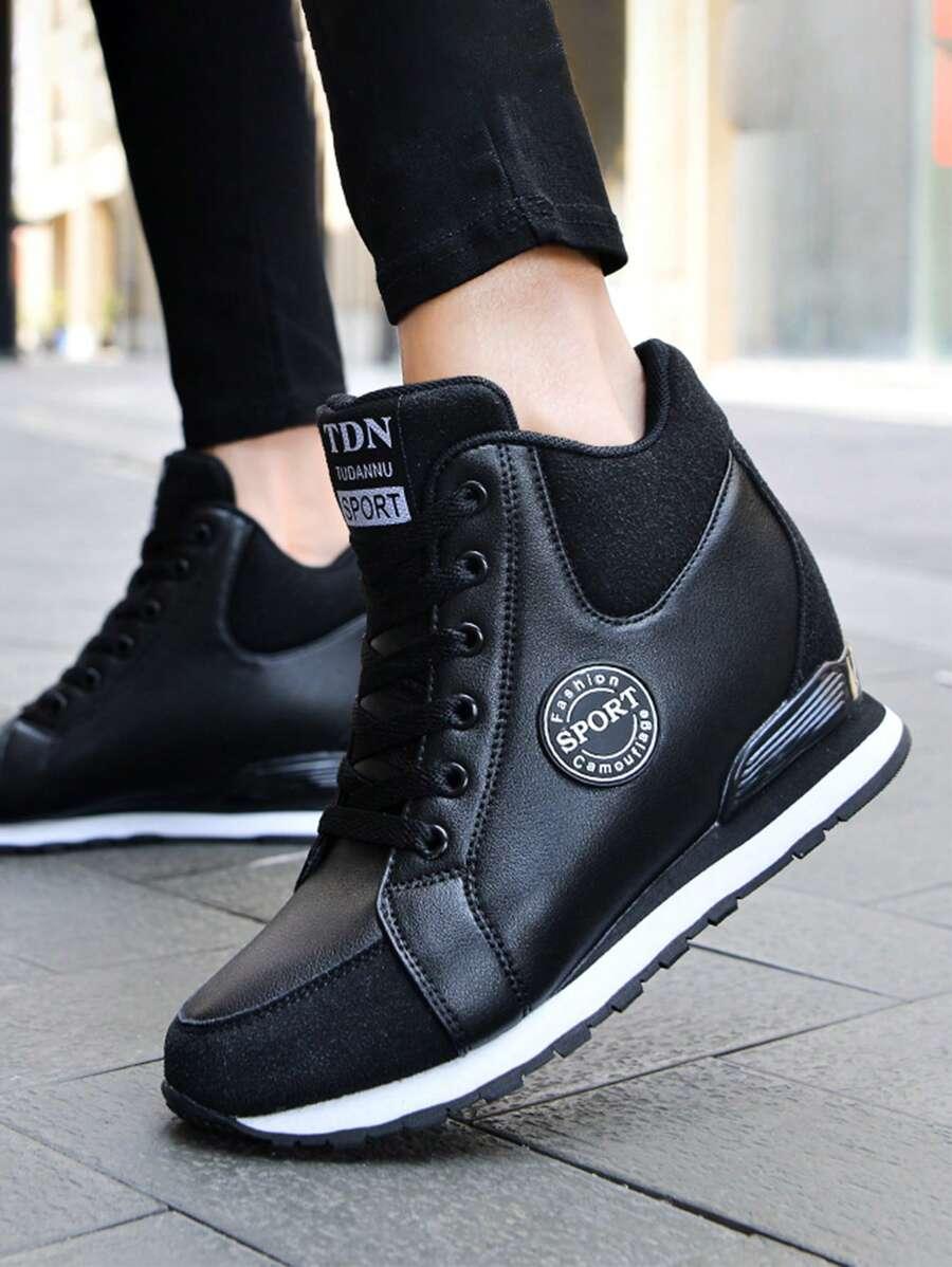 czarne buty sportowe na koturnie