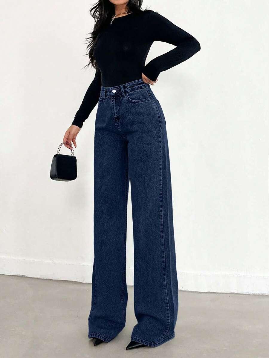 niebieskie spodnie jeans