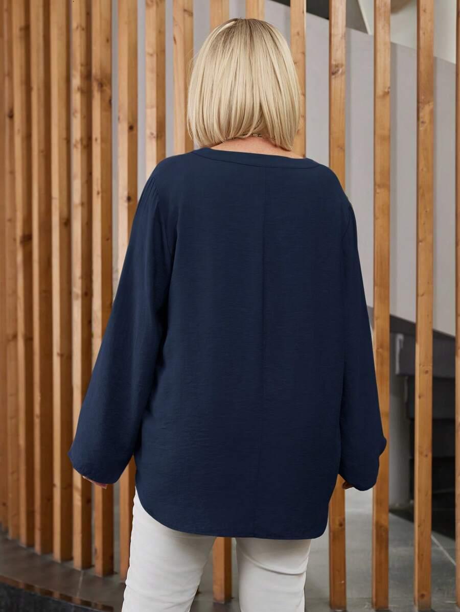 granatowa bluzka v-neck