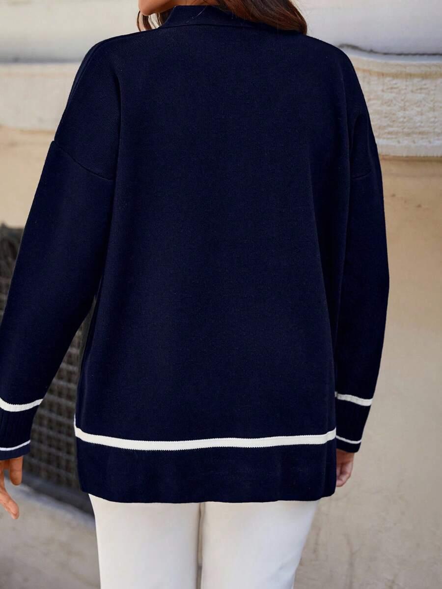 granatowy sweter guziki