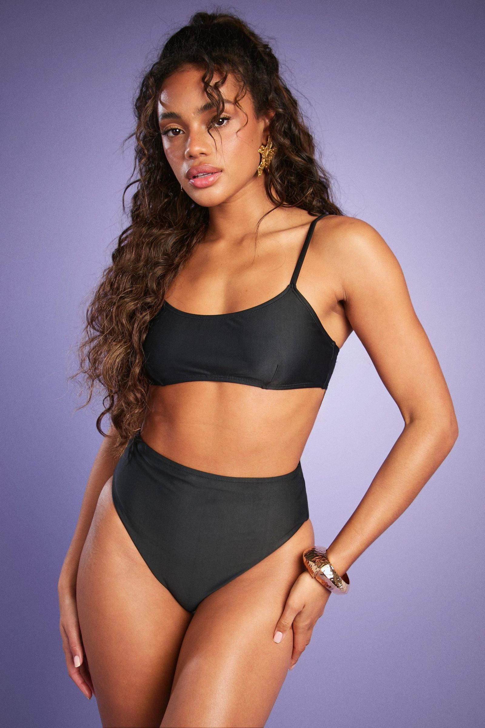 pomarańczowa góra od bikini