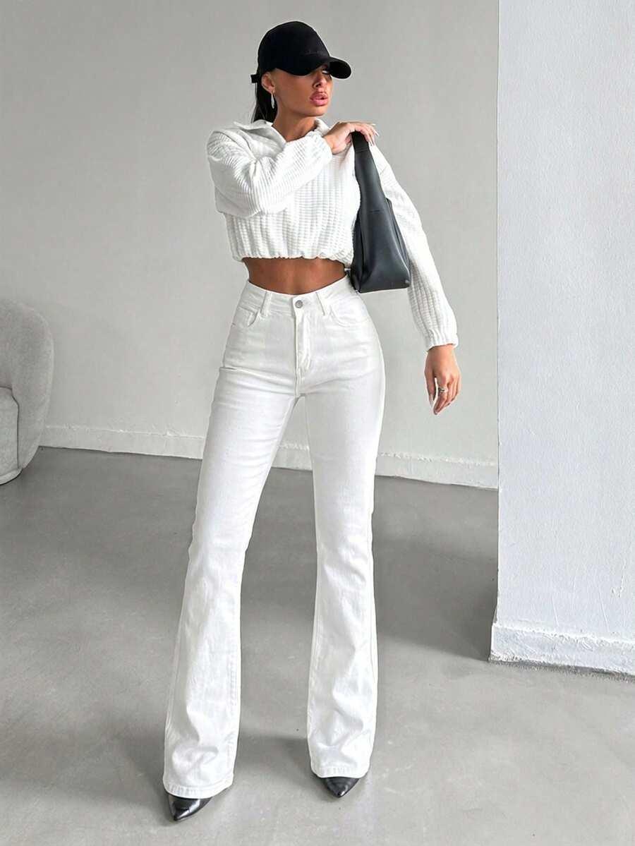 białe spodnie jeans dzwony