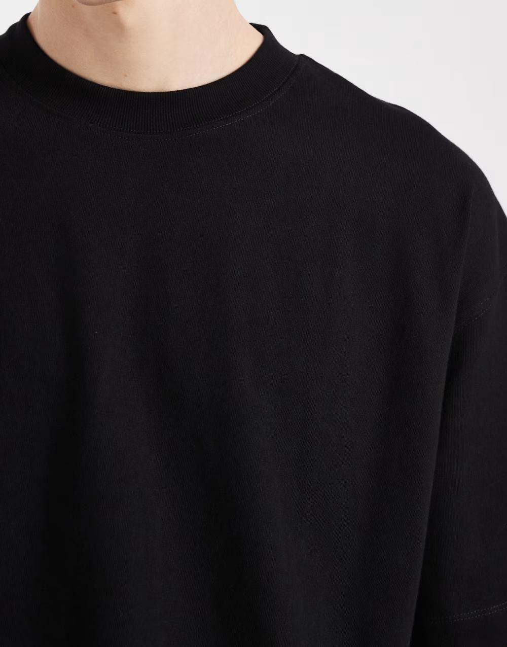 czarny t-shirt oversize okrągły dekolt casual