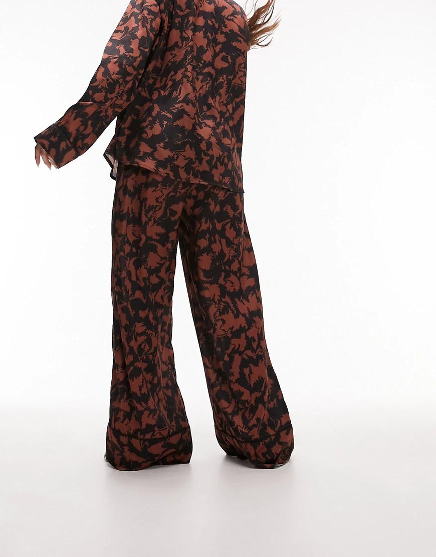 satynowa brązowa piżama abstract print lamówki