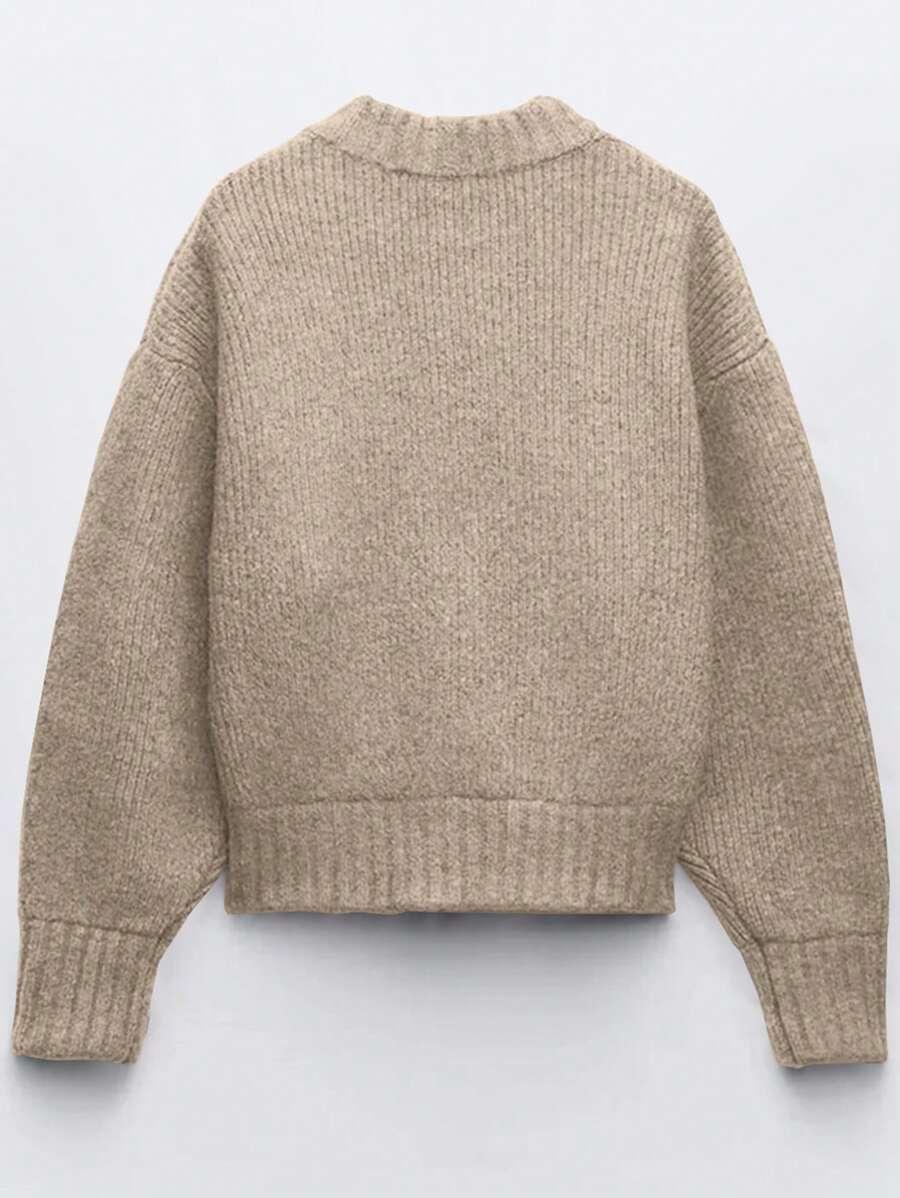 beżowy sweter zamek