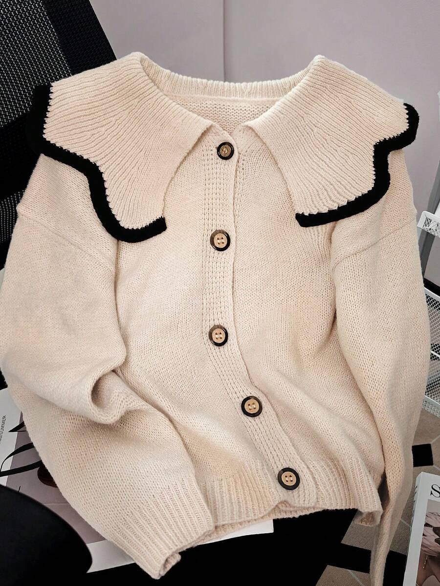 beżowy sweter guziki 