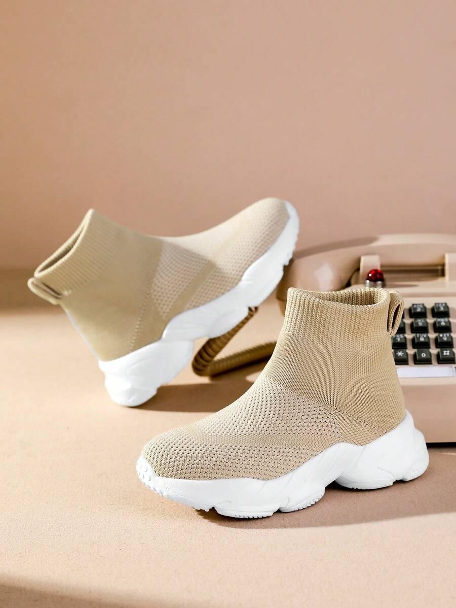 beżowe buty sportowe 