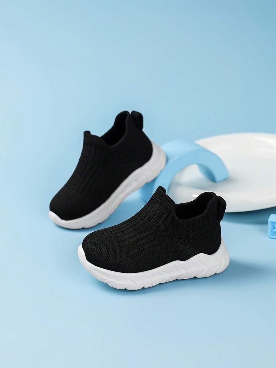 czarne wsuwane buty sportowe