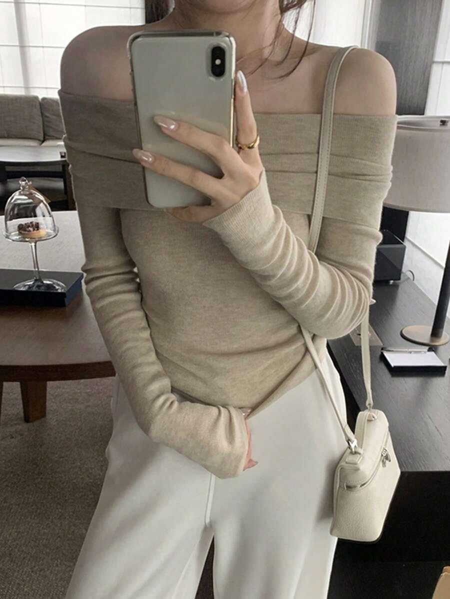 BEŻOWY SWETER ODKRYTE RAMIONA