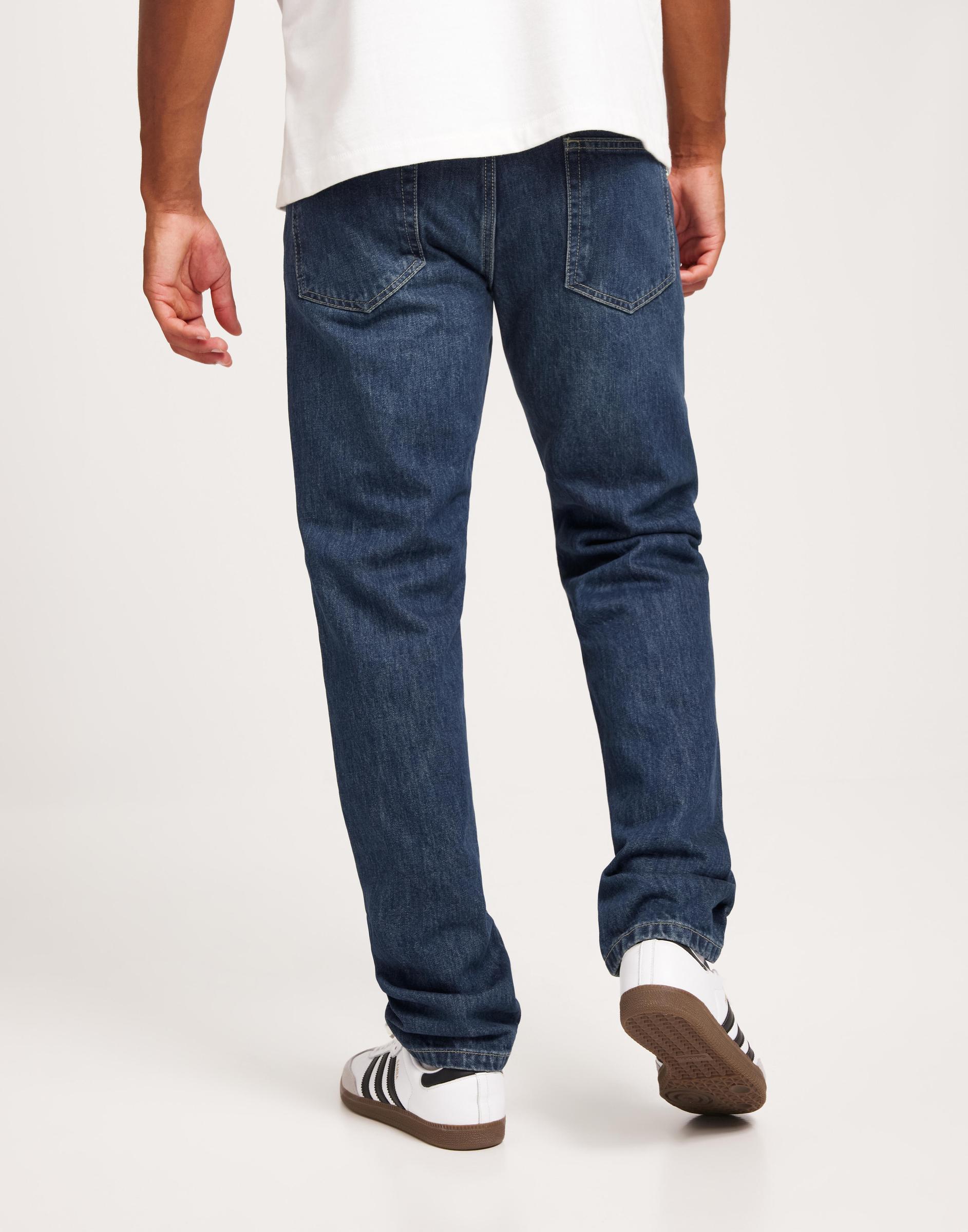proste spodnie jeans