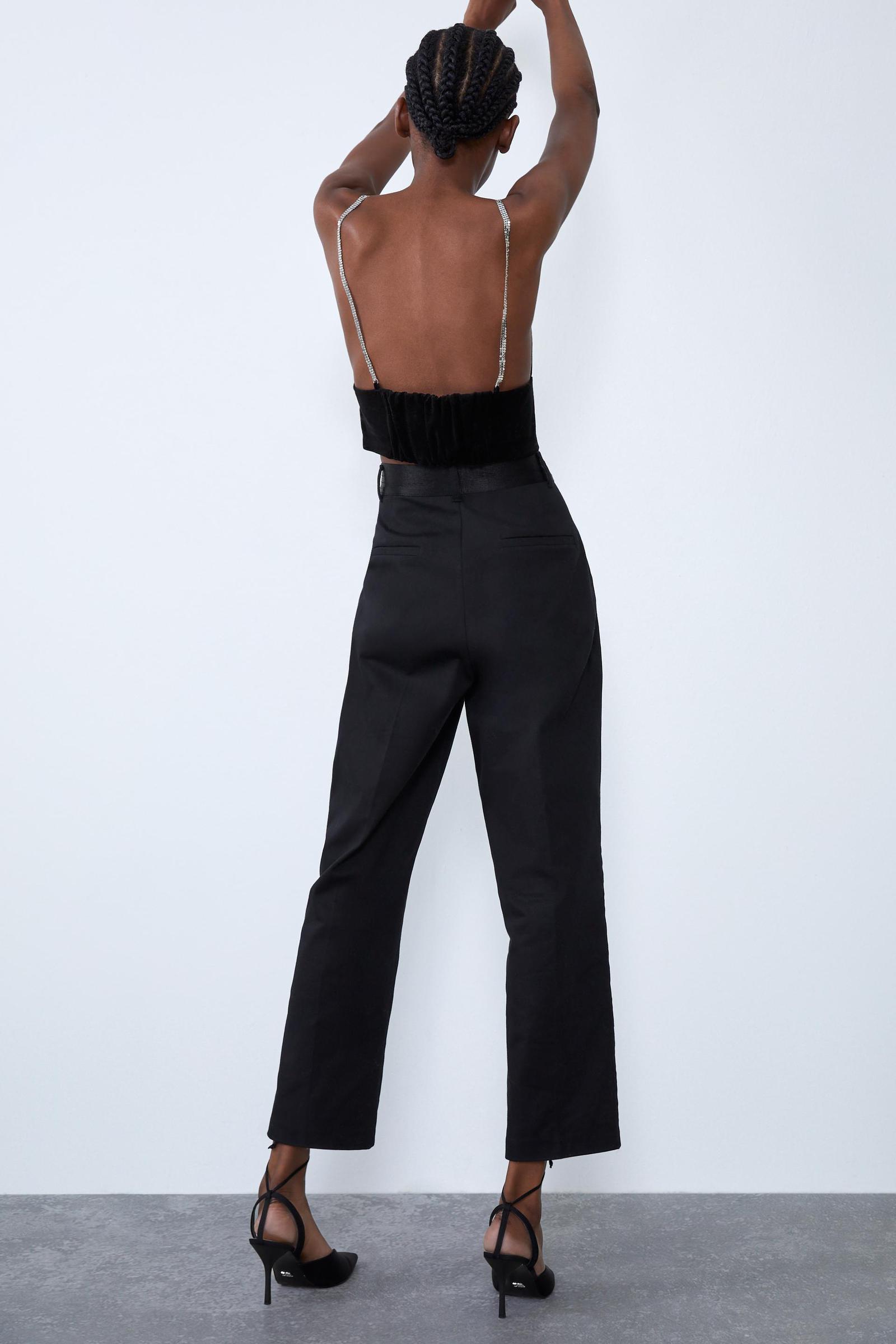 WELUROWY CROP TOP NA RAMIĄCZKACH