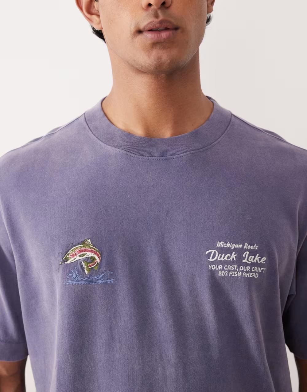 niebieski t-shirt haft