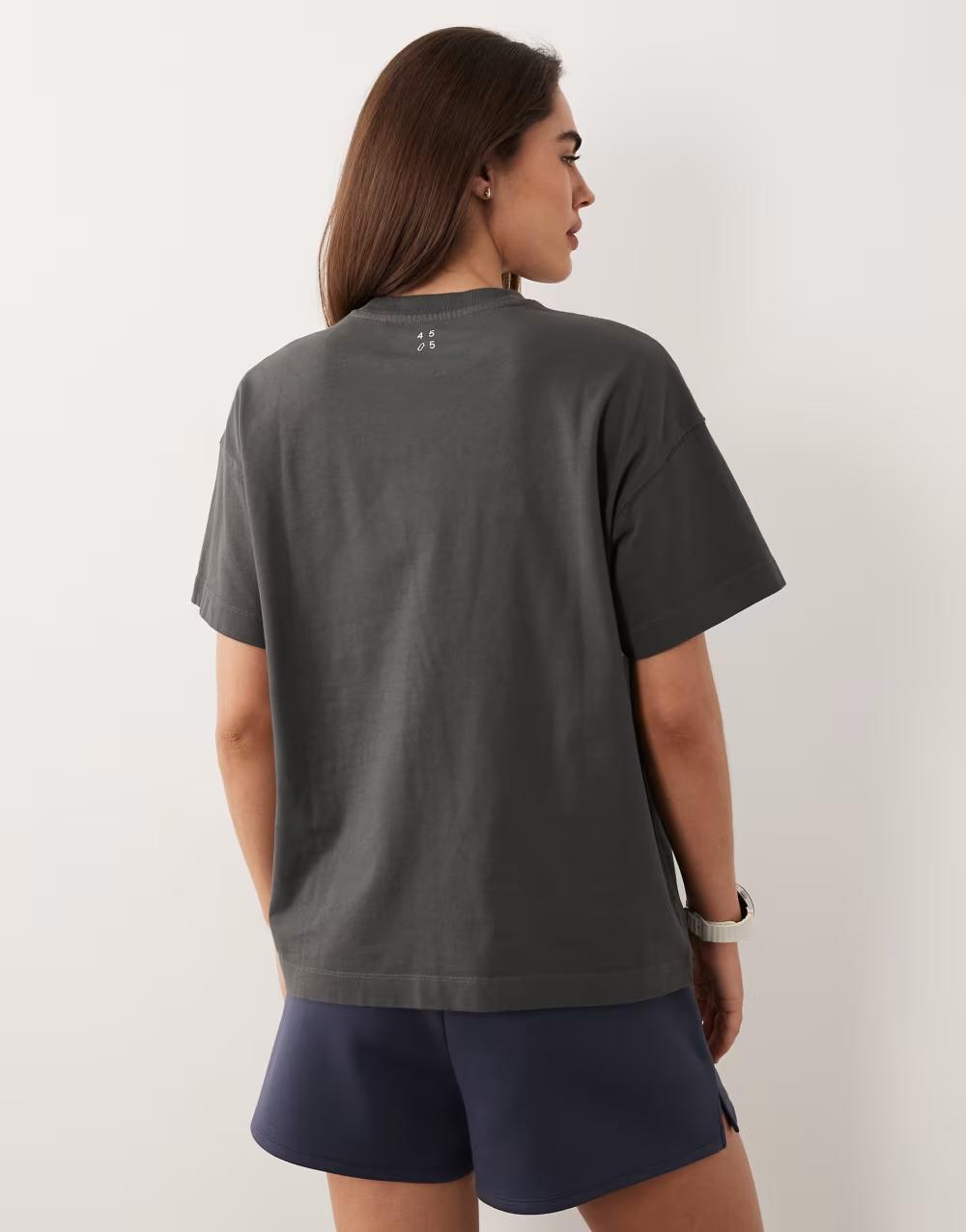 szary t-shirt oversize okrągły dekolt