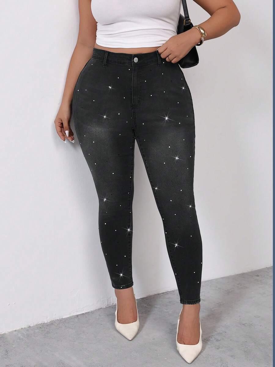 czarne spodnie jeans rurki
