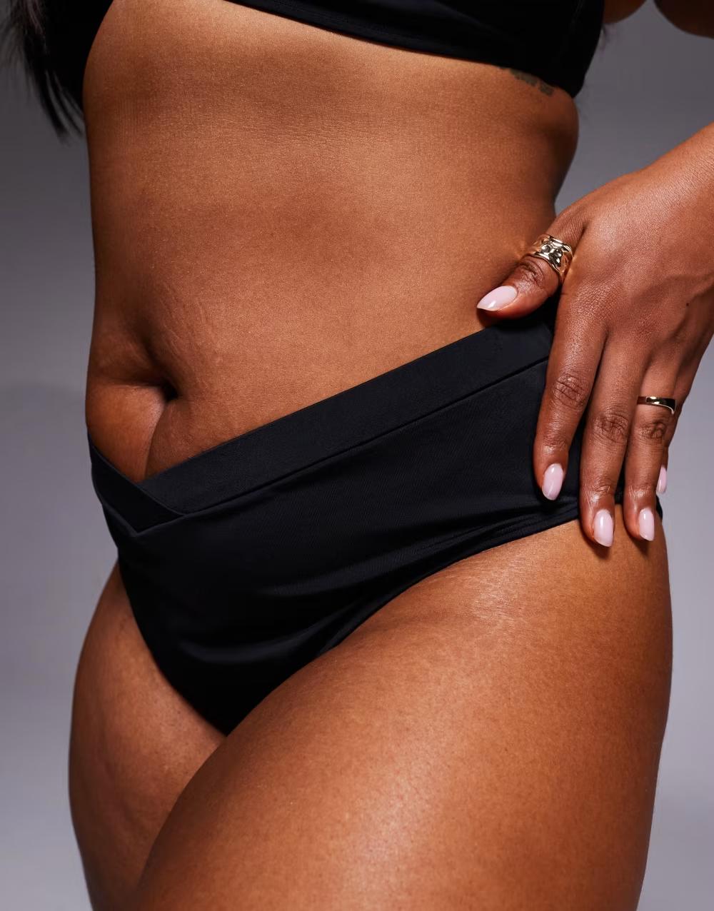 czarny klasyczny dół od bikini