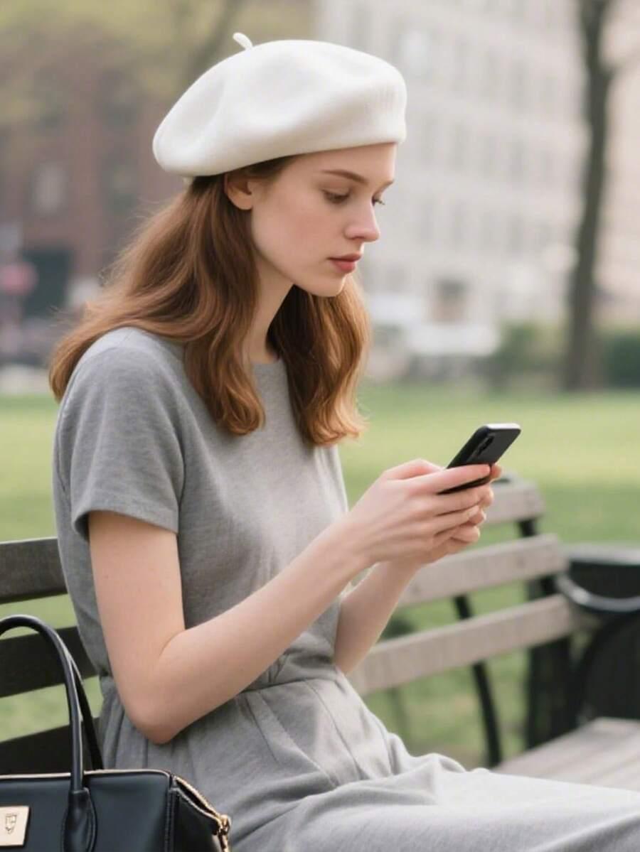 kremowy beret casual