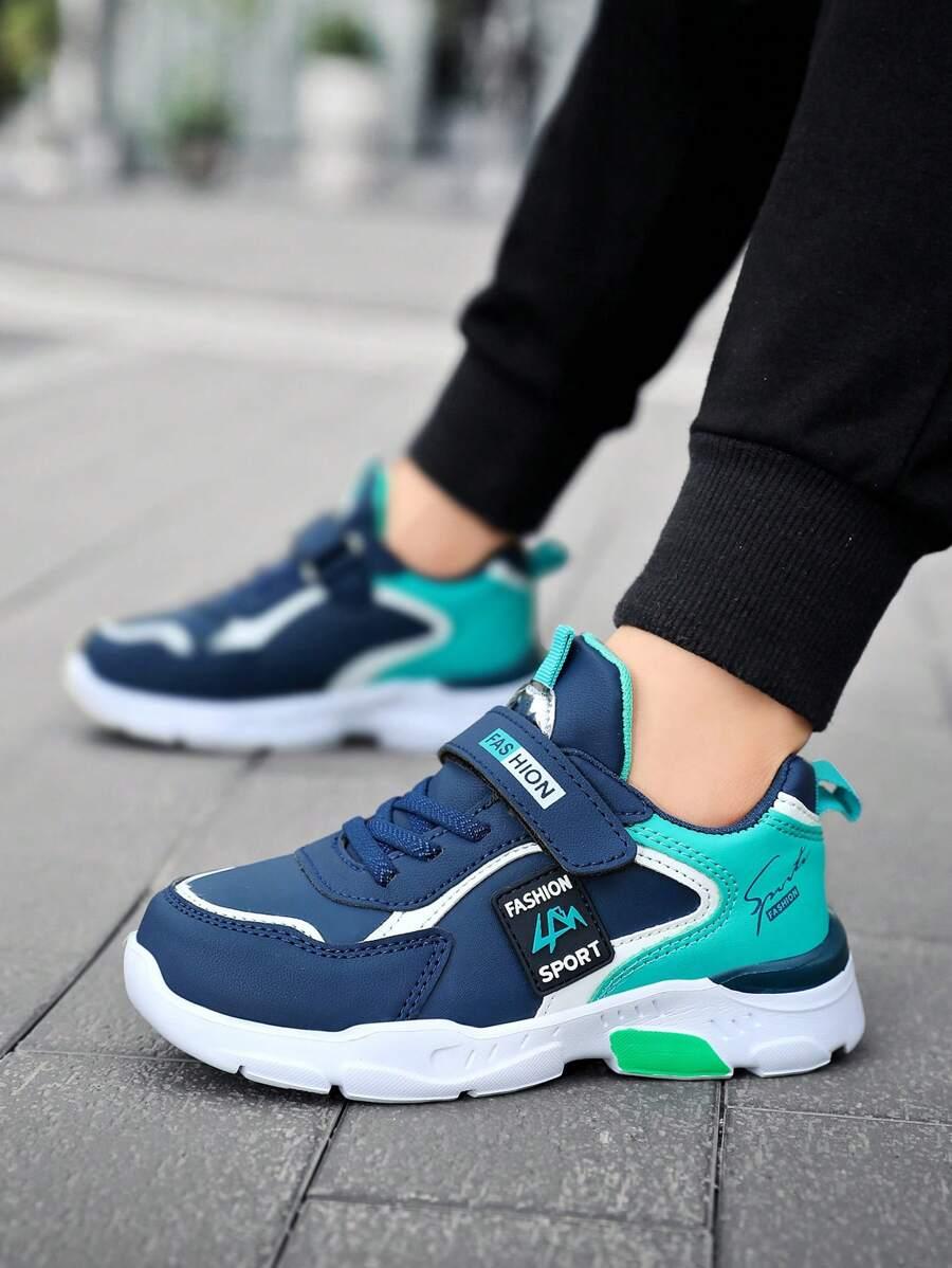 niebieskie buty sportowe