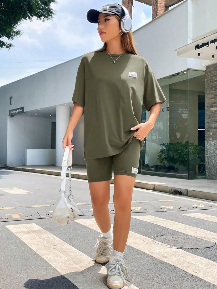 zielony t-shirt naszywka