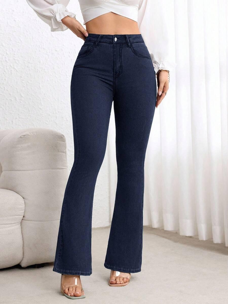 granatowe spodnie jeans