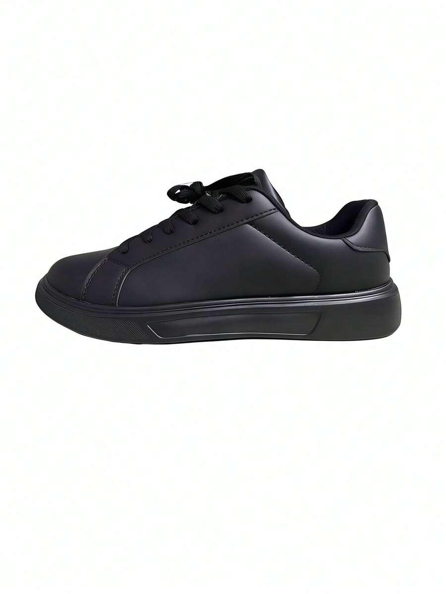 czarne buty sportowe