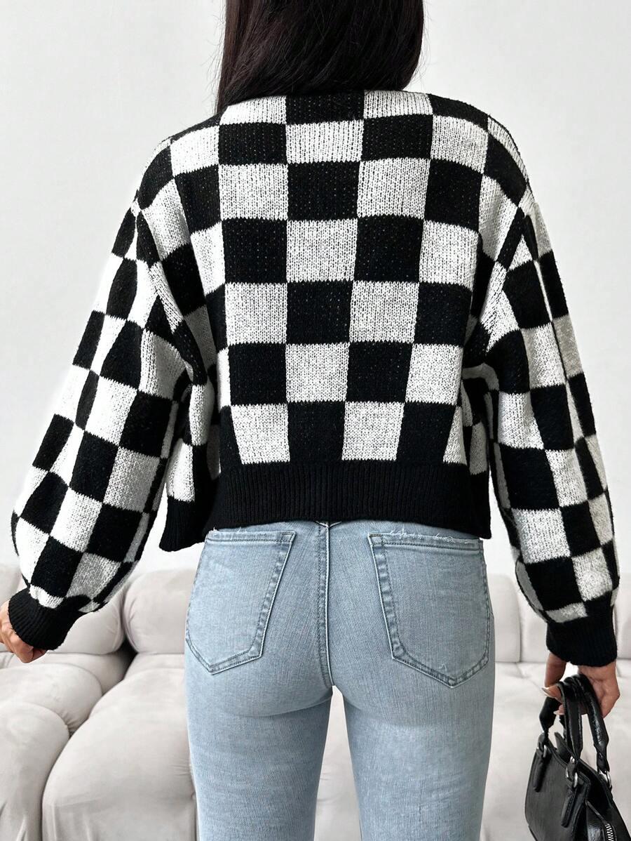 SWETER KRATKA KONTRAST GUZIKI DEKOLT V