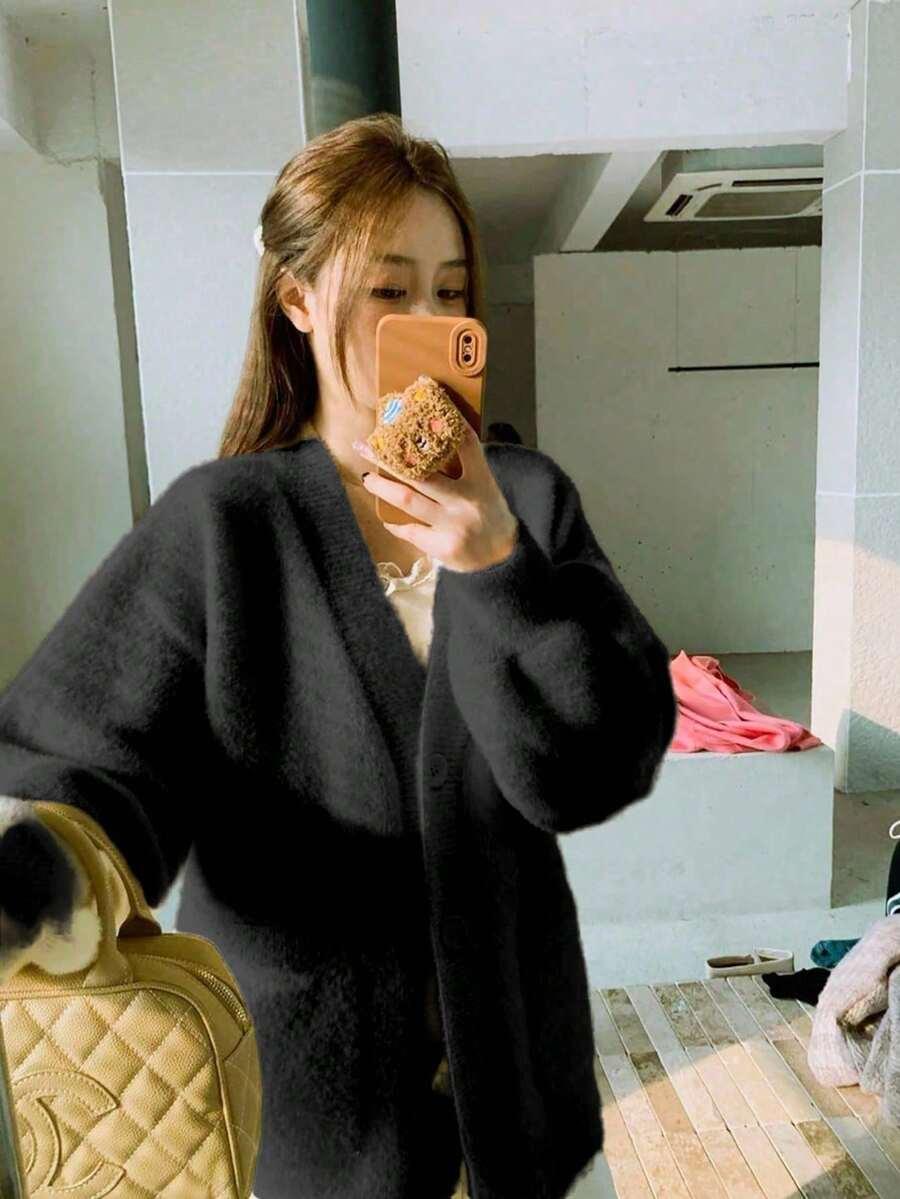 CZARNY SWETER GUZIKI