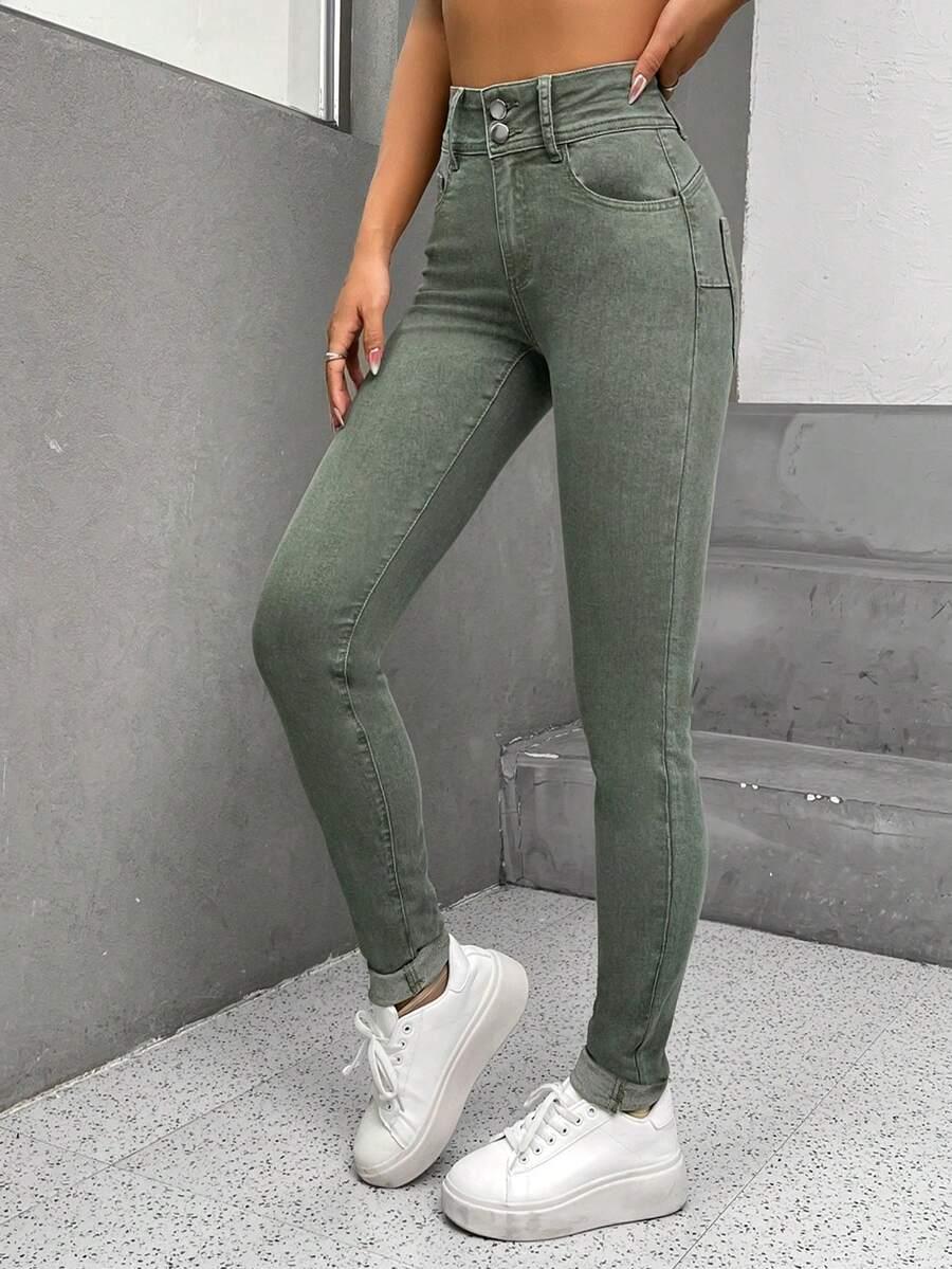 zielone spodnie jeans rurki