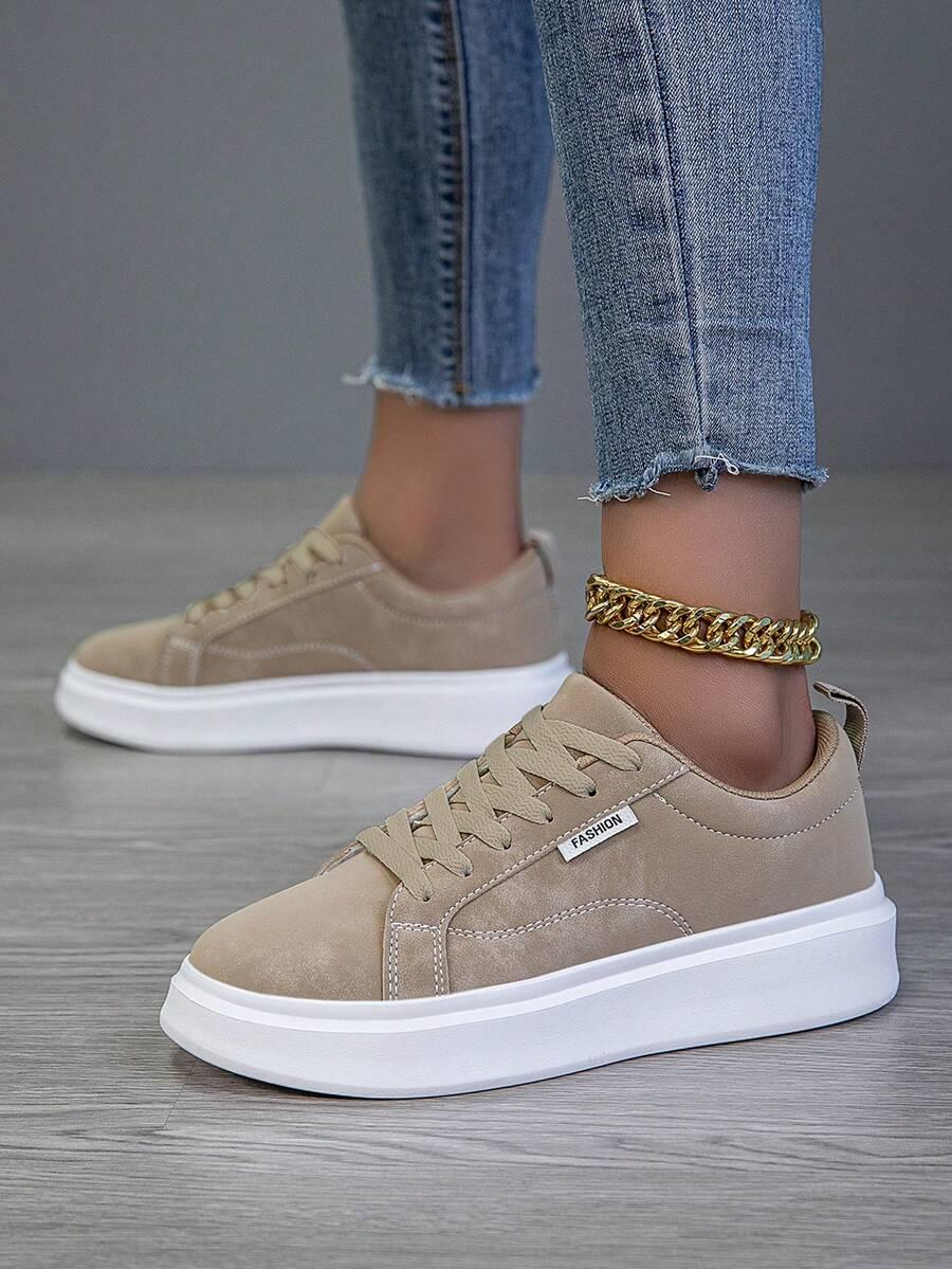 beżowe buty sportowe