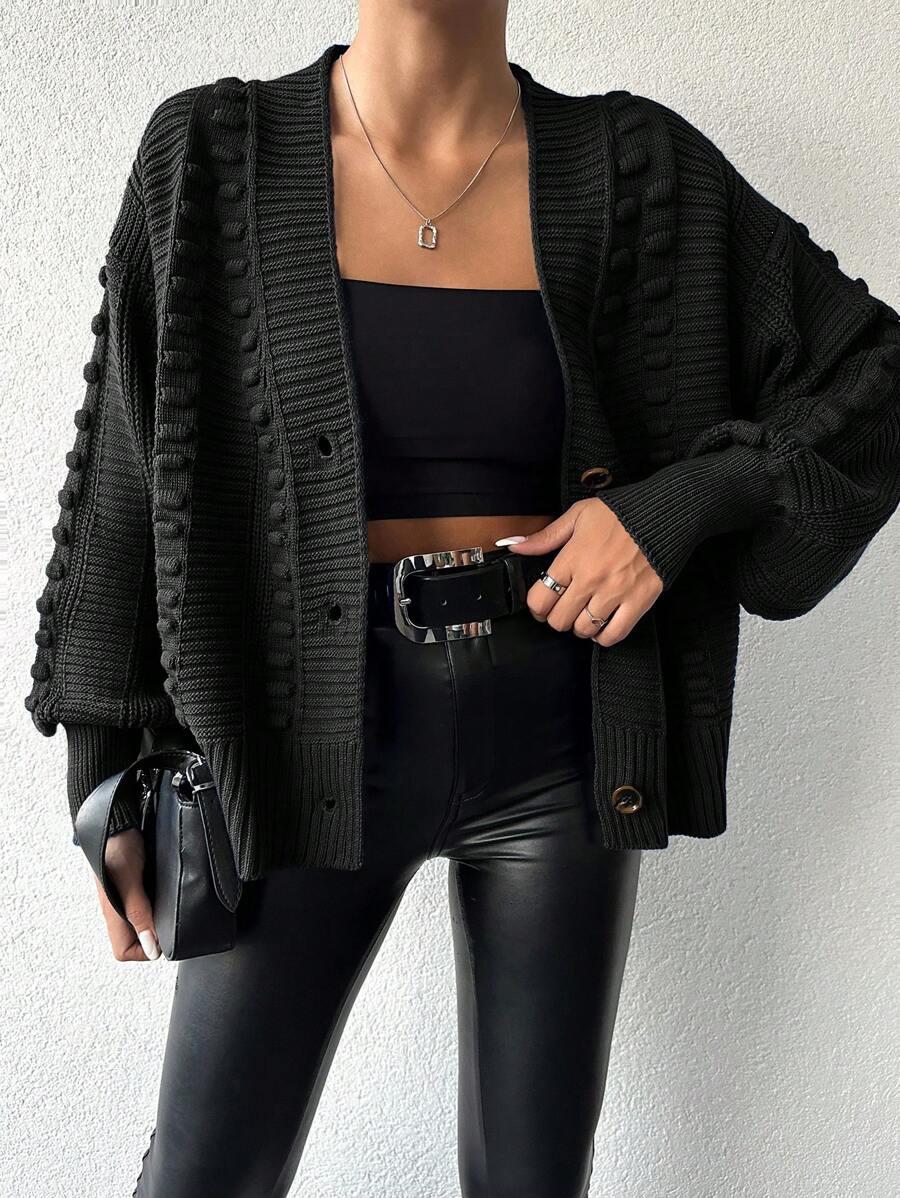 czarny sweter guziki