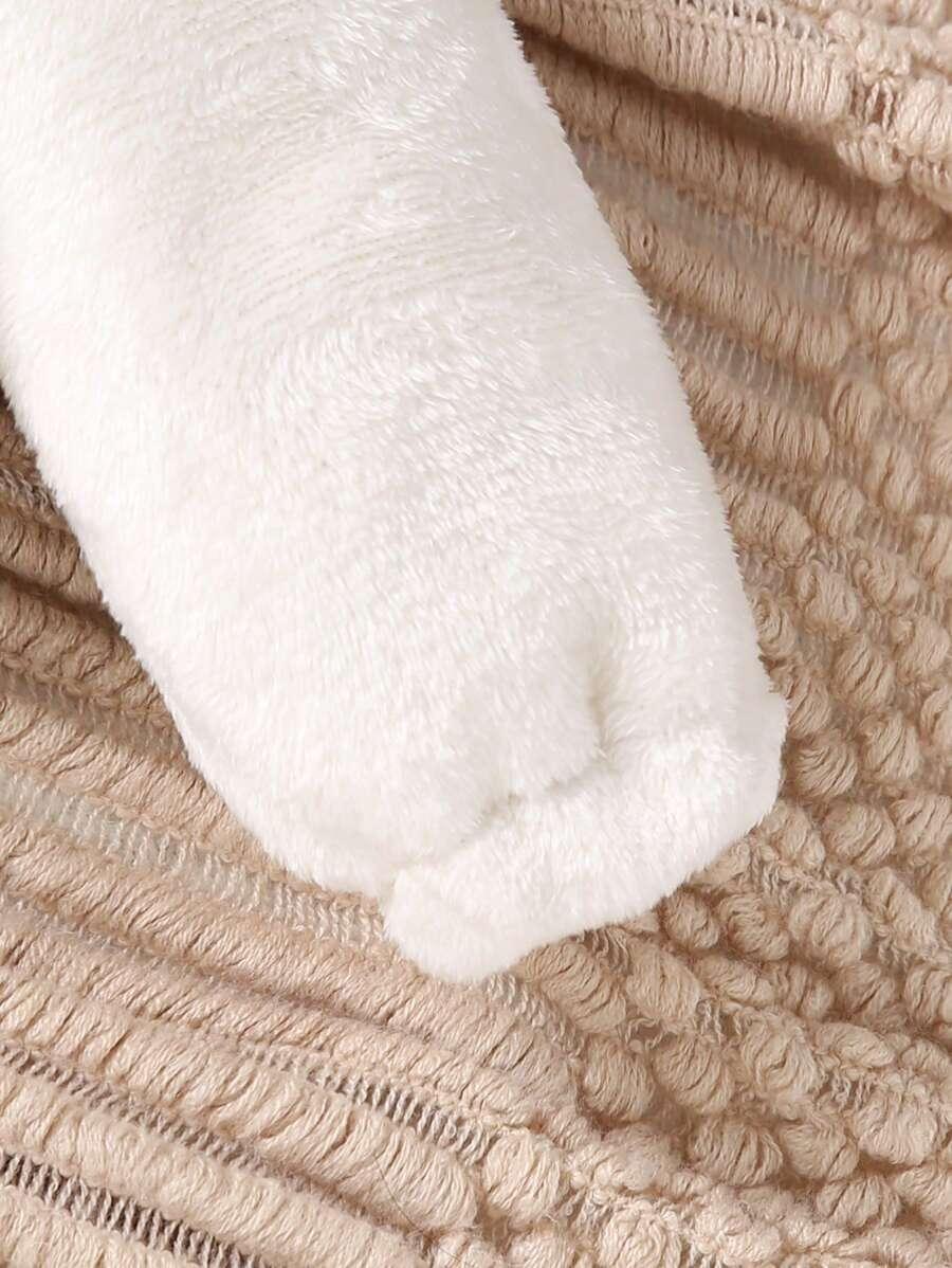 biała bluza zamek