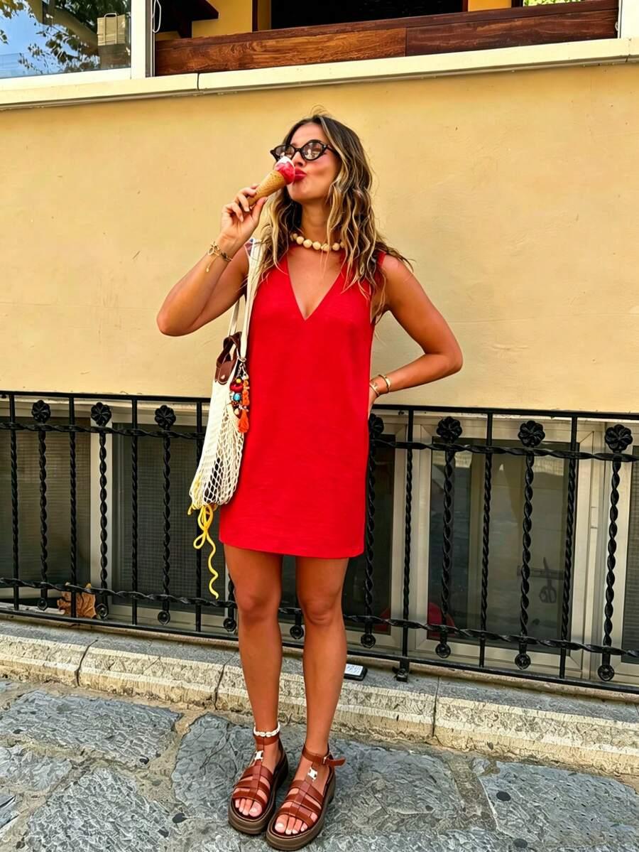 czarna mini sukienka bez rękawów v-neck