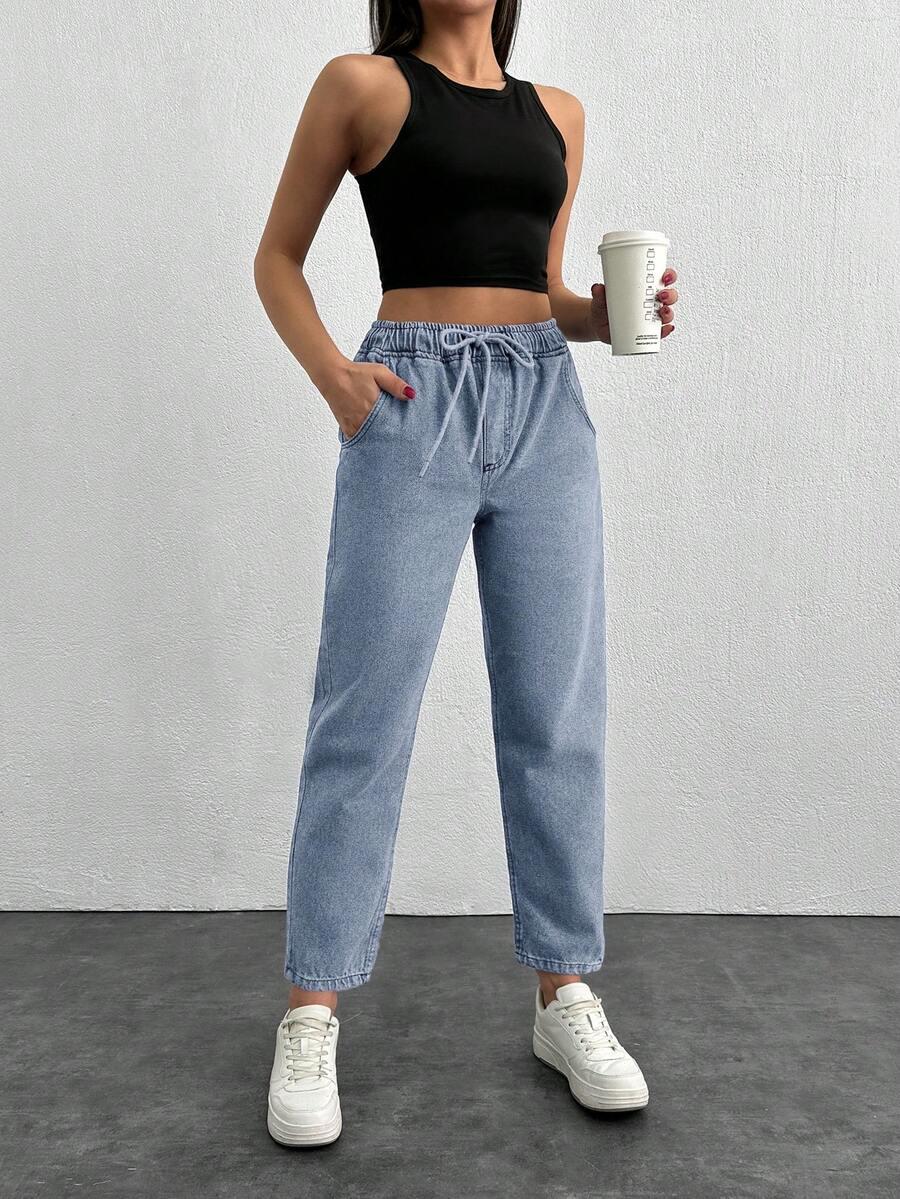 niebieskie spodnie jeans