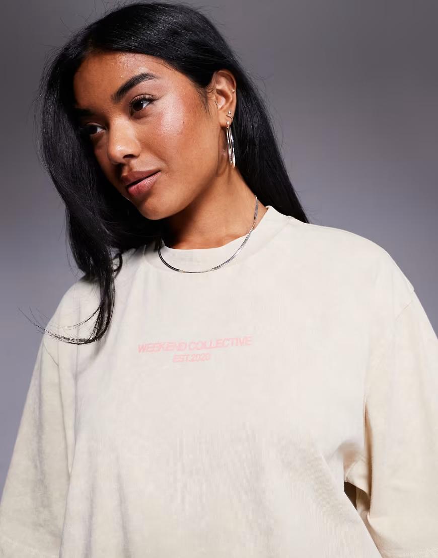 BEŻOWY T-SHIRT OKRĄGŁY DEKOLT