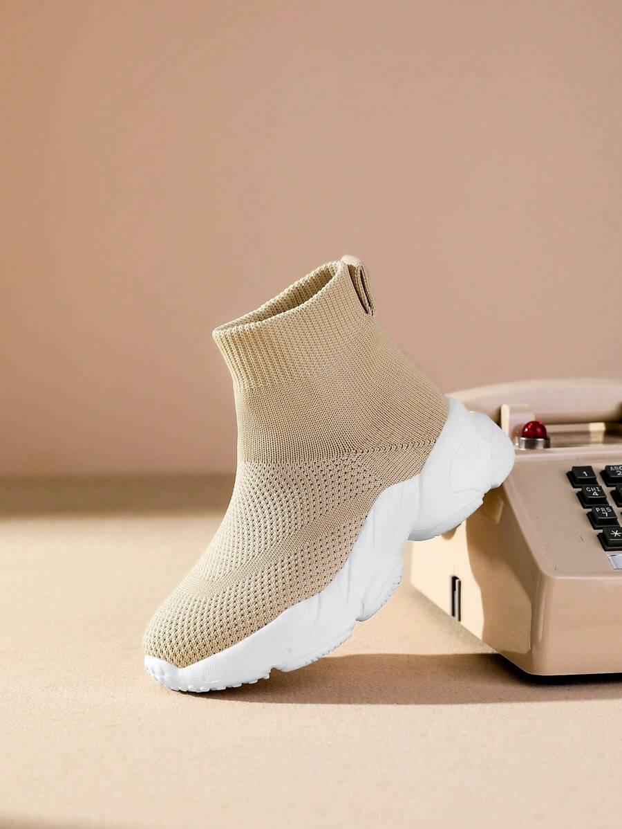 beżowe buty sportowe 