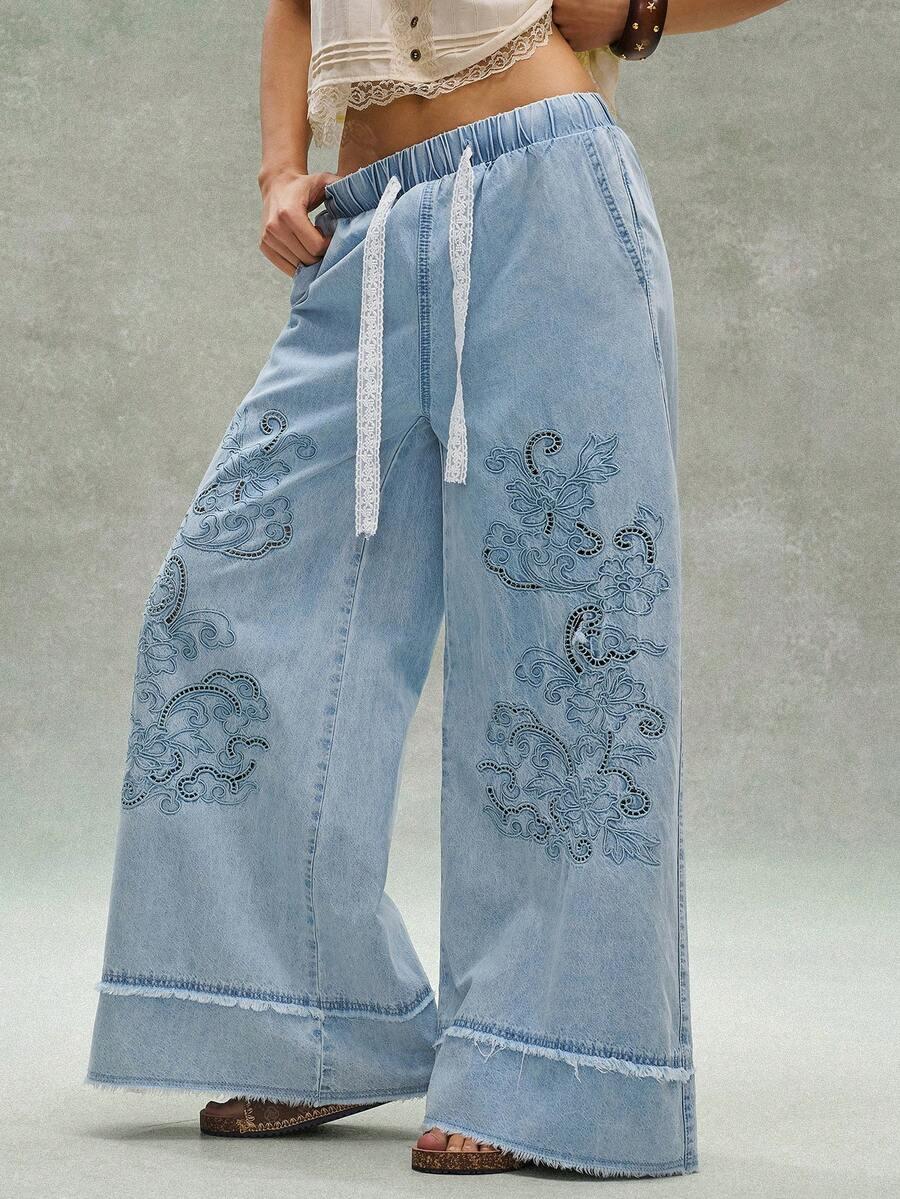 niebieskie spodnie jeans
