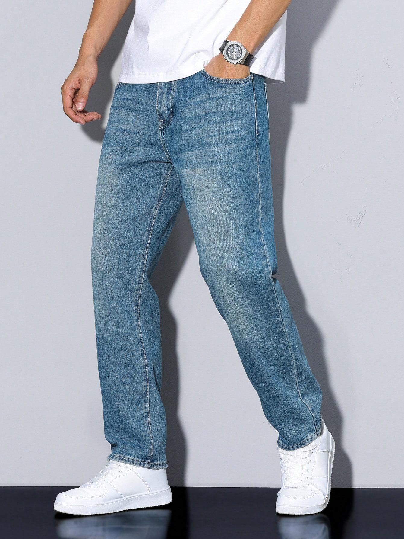 niebieskie spodnie jeans