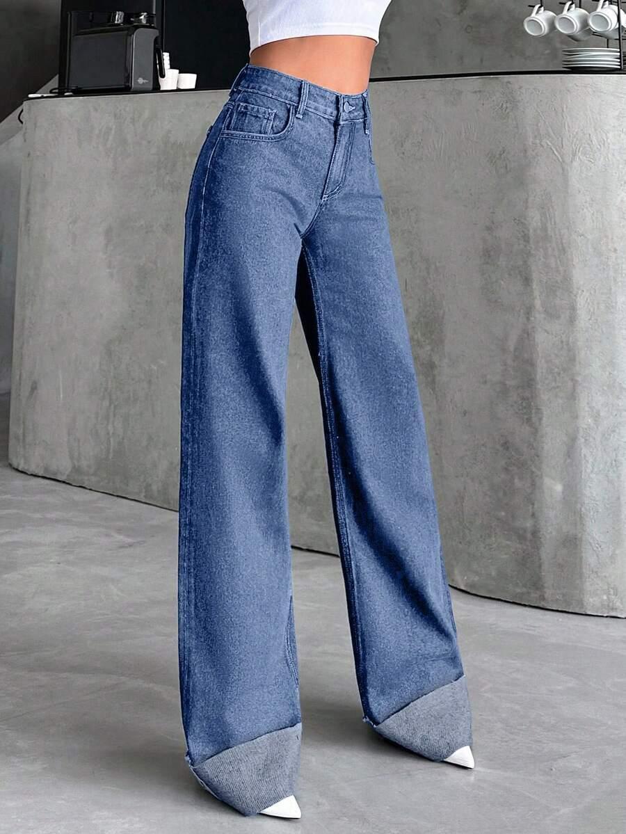 niebieskie spodnie jeans