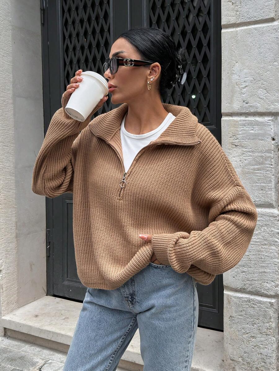 brązowy sweter golf