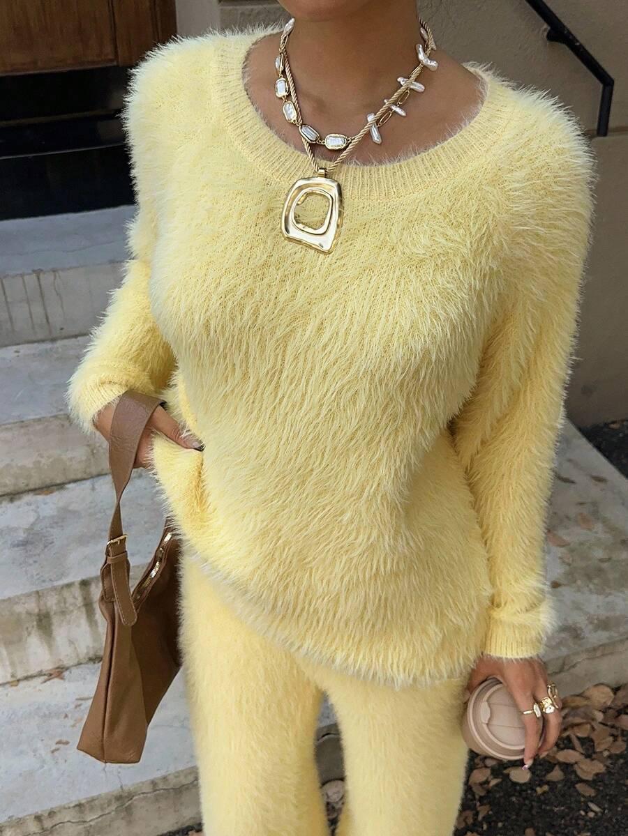 żółty sweter casual