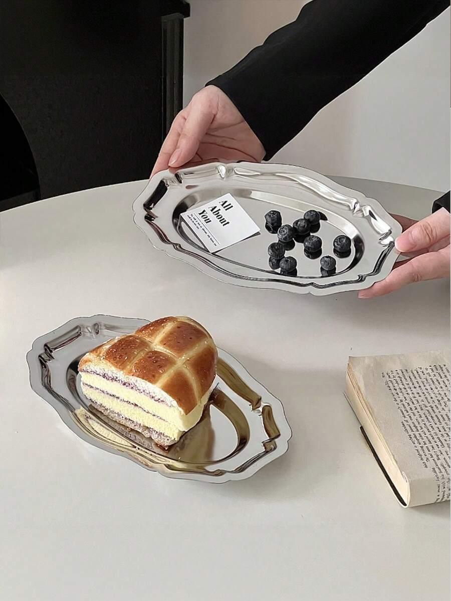 srebrna tacka na ciastka