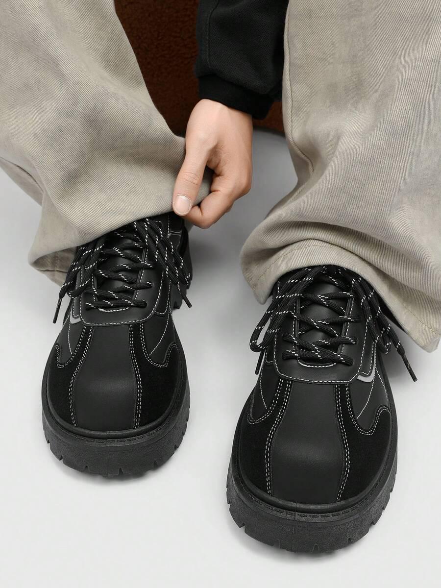 czarne sznurowane buty 